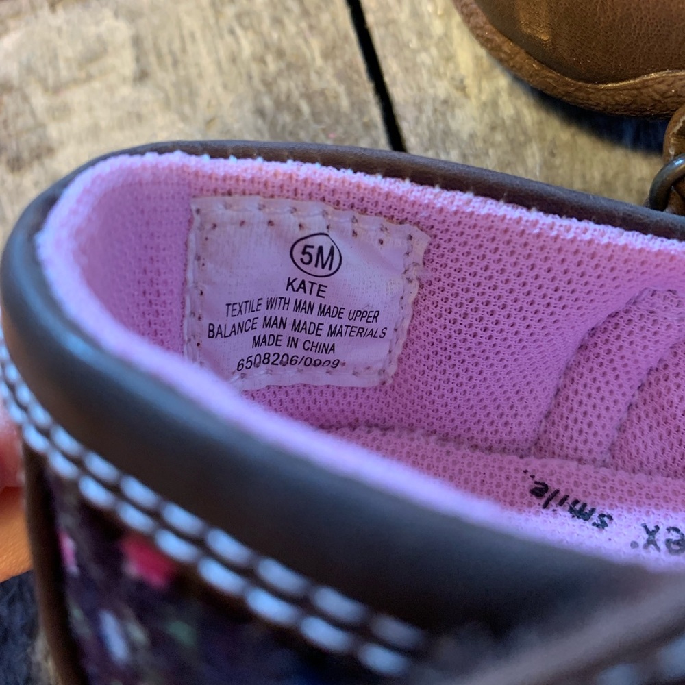 Healthtex Kate Corduroy Flower Shoes - Picture 3 of 7